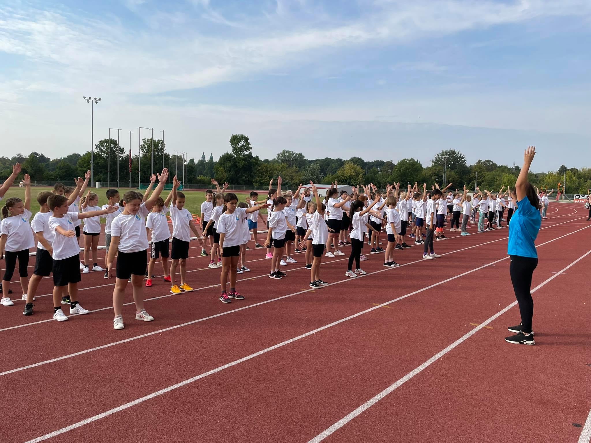 Pápai Atlétikai club - Pályaavató programsorozat -Atlétikai Centrum Pápa-2