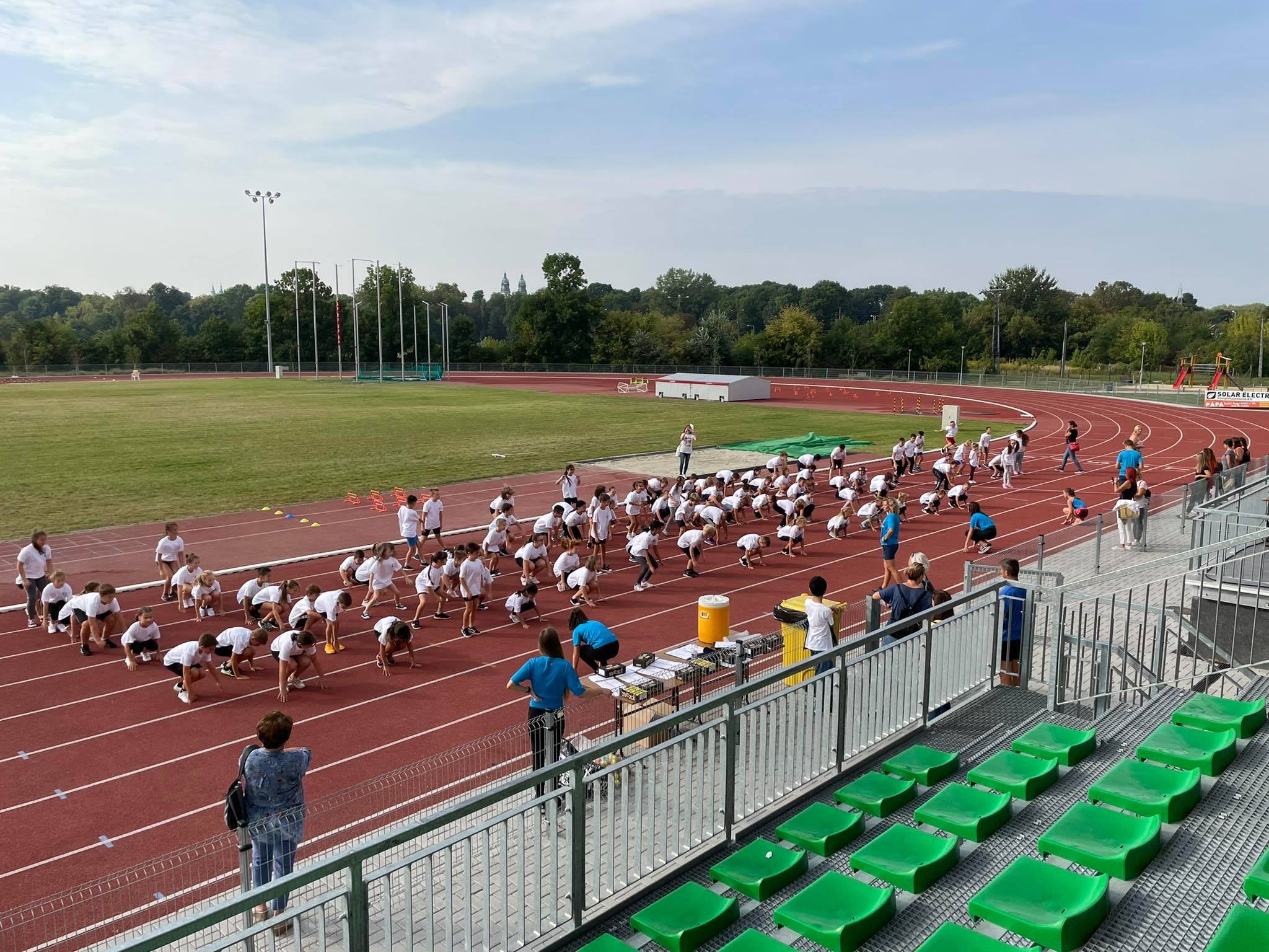 Pápai Atlétikai club - Pályaavató programsorozat -Atlétikai Centrum Pápa