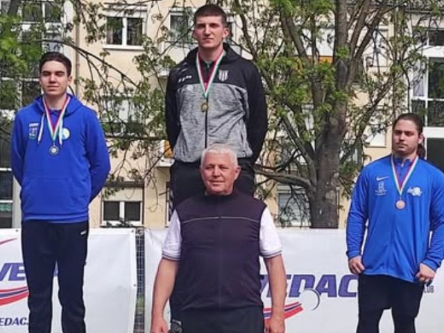 https://papaiac.hu/wp-content/uploads/2025/07/Evadnyito-Doboverseny-2025.04.26-2-Vedac-Veszprem-Papai-Atletikai-Club-p-640x480.jpg