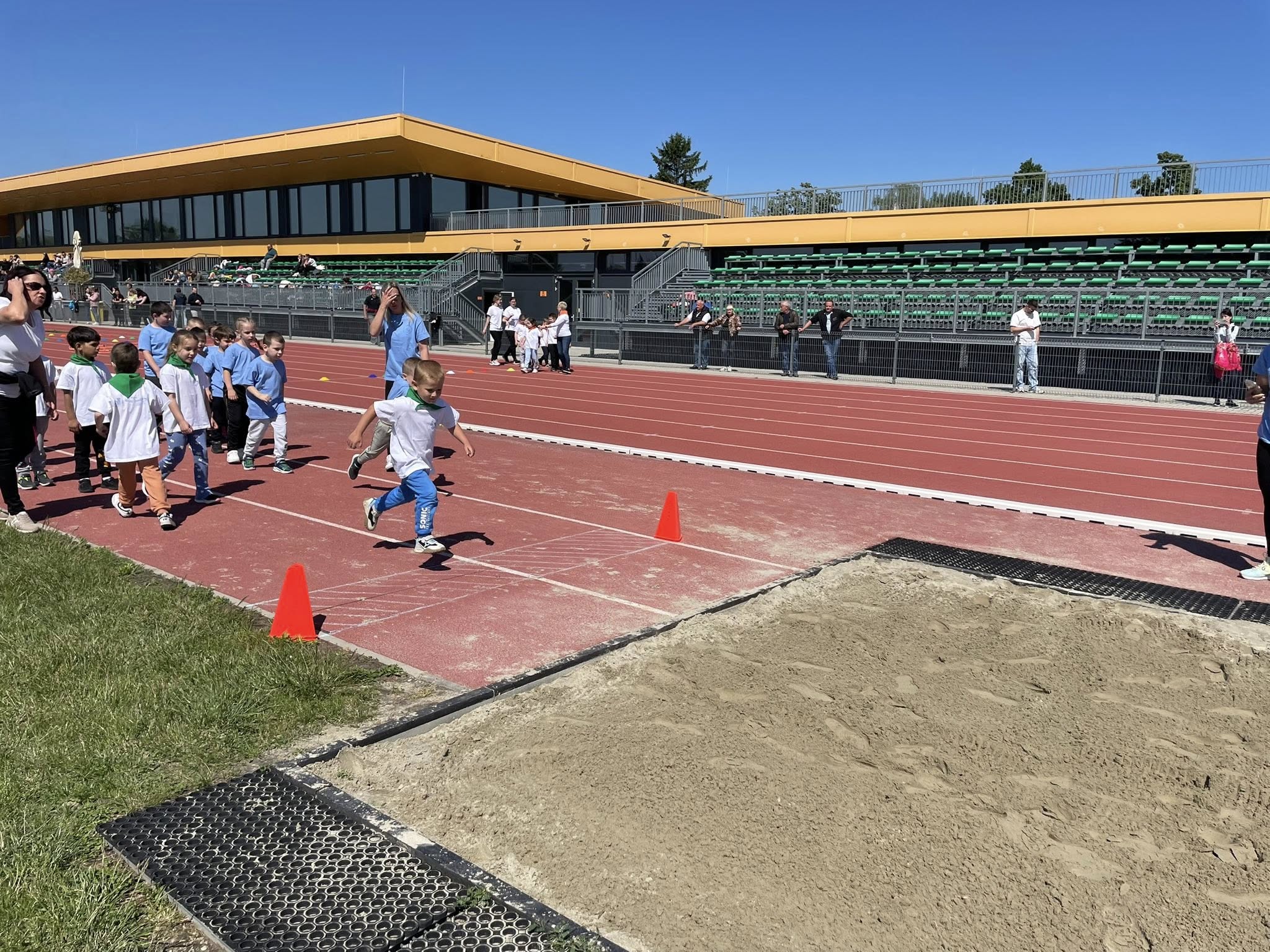 “Fuss, ugorj, dobj..” sport nap, atlétikai teljesítménypróba 2026.05.18 - Pápa - Pápai Atlétikai Club-5
