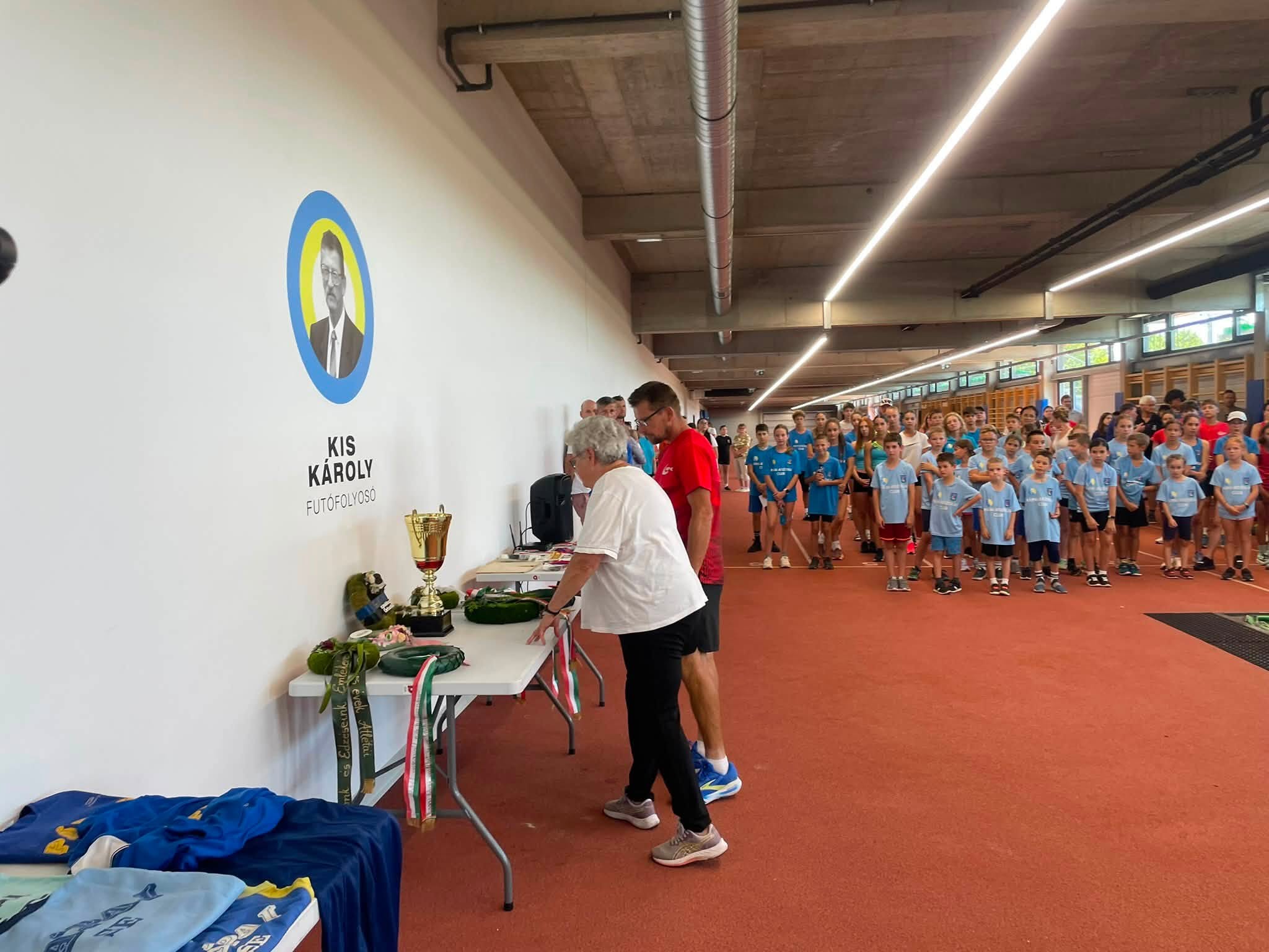 2026.08.15. VIII. Kis Károly emlékverseny Megnyitó, koszorúzás képei - Pápai Atlétikai Club-5