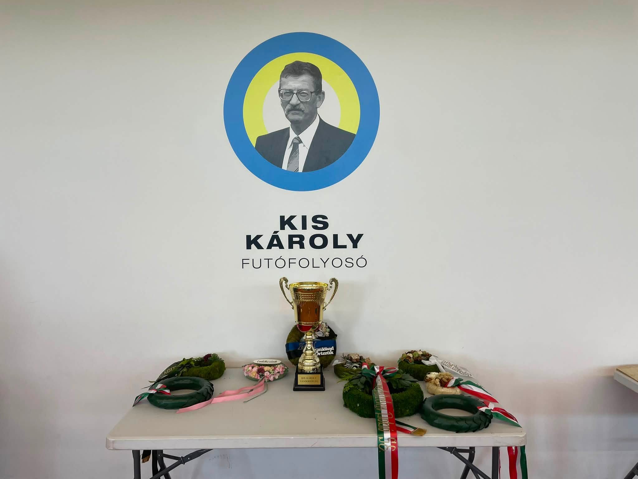 2026.08.15. VIII. Kis Károly emlékverseny Megnyitó, koszorúzás képei - Pápai Atlétikai Club-6