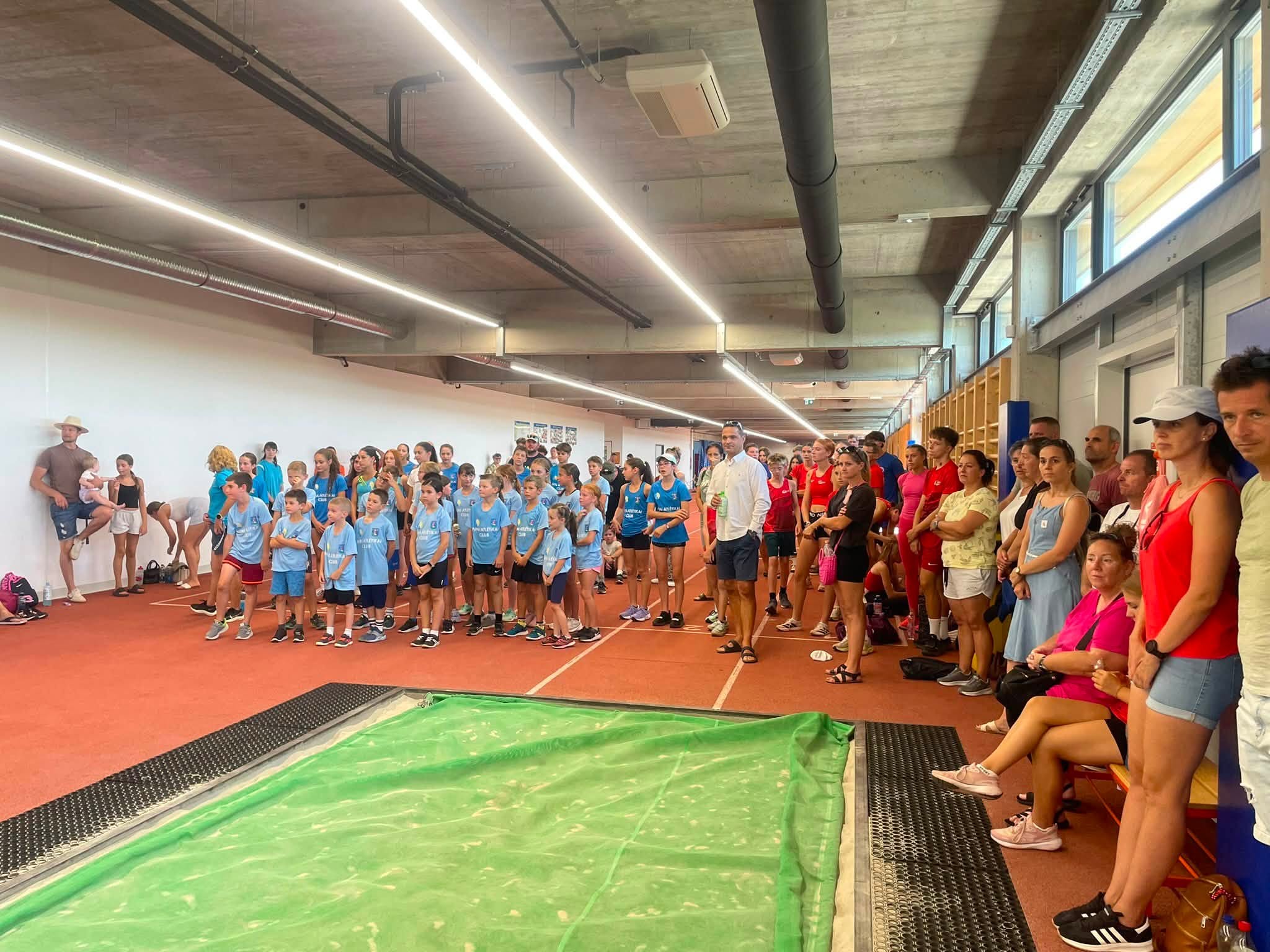 2026.08.15. VIII. Kis Károly emlékverseny Megnyitó, koszorúzás képei - Pápai Atlétikai Club