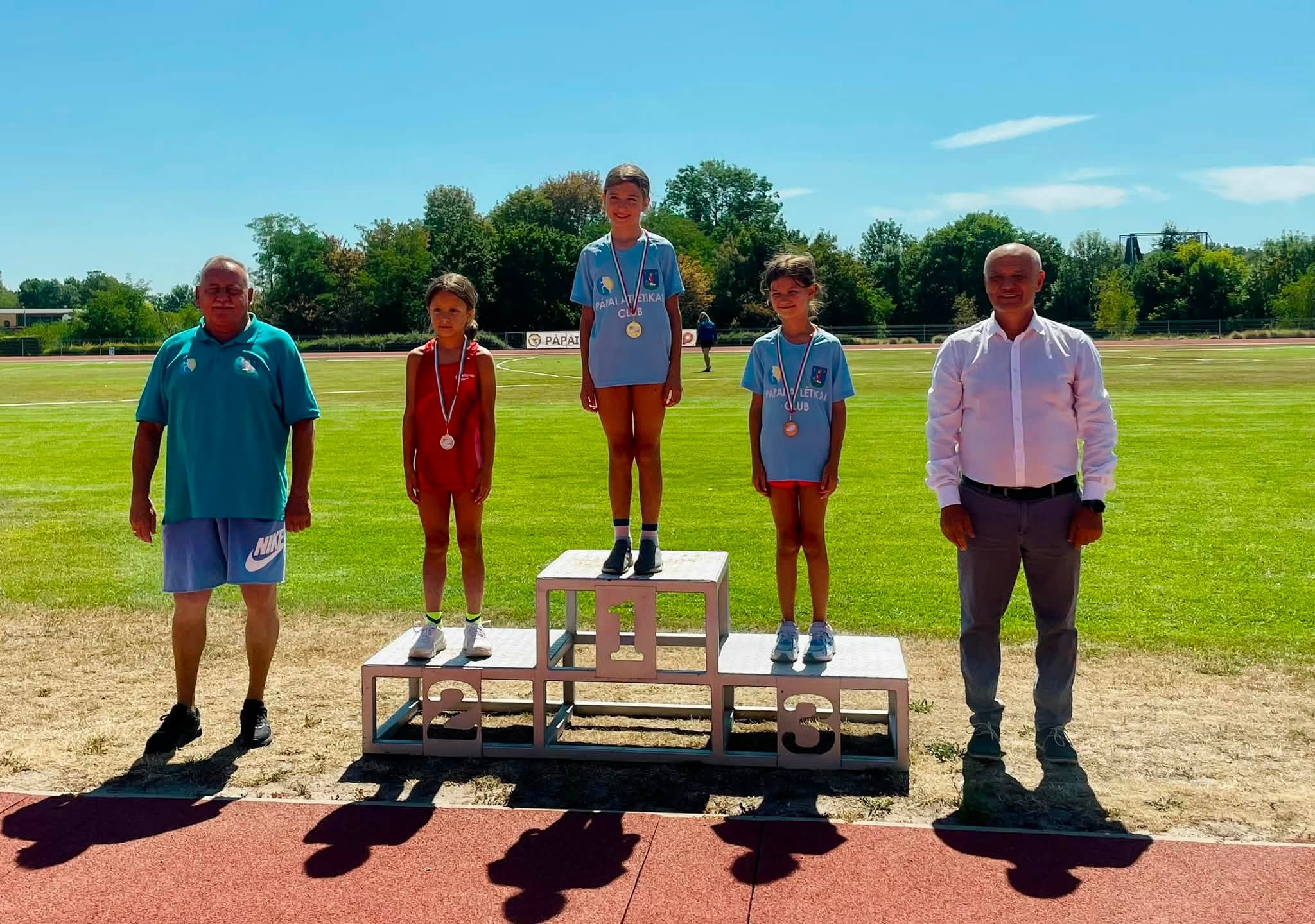 2026.08.15 VIII. Kis Károly emlékverseny versenyszámok eredményei és dobogós képei -Pápai Atlétikai Club-dobogo-1