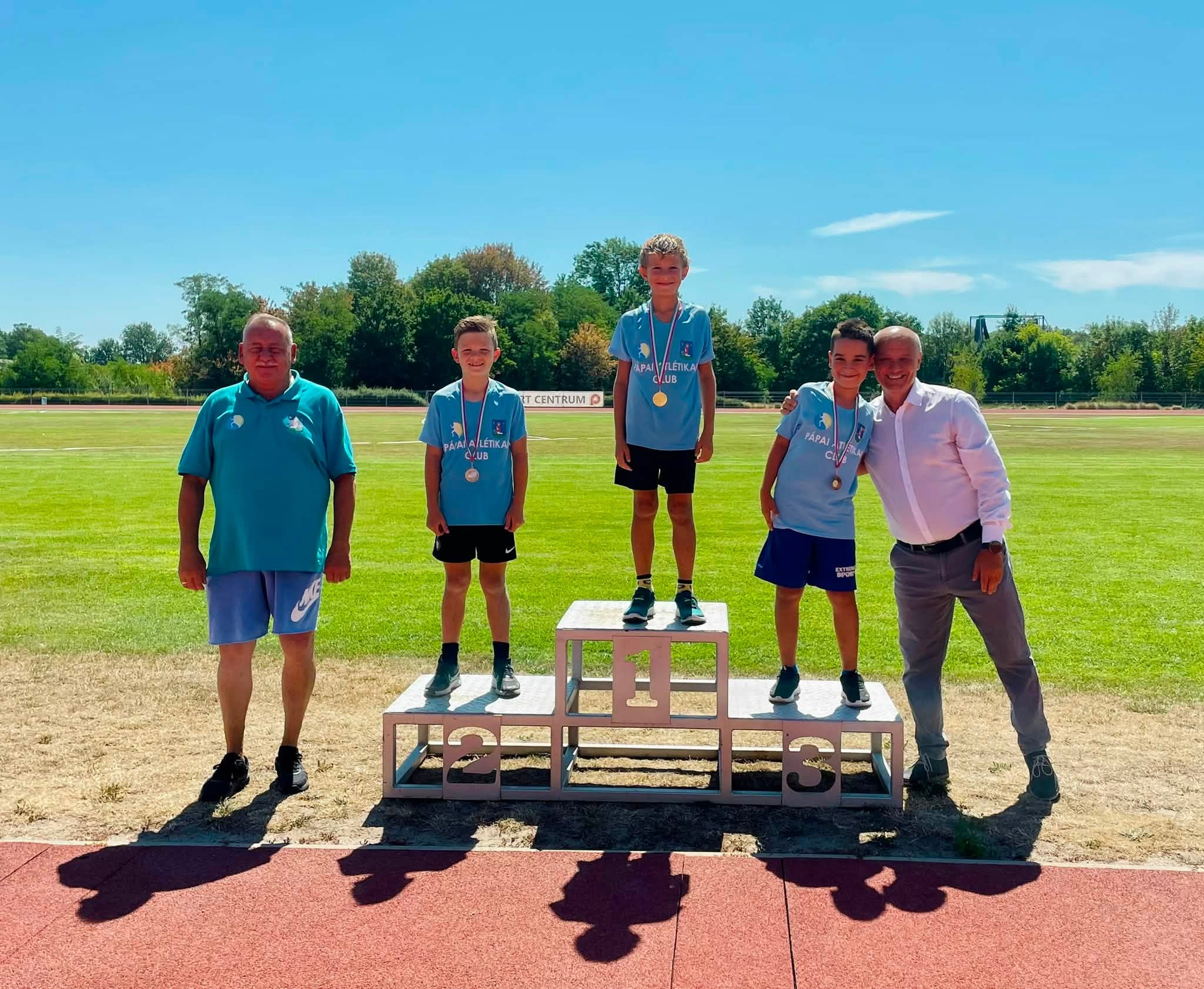 2026.08.15 VIII. Kis Károly emlékverseny versenyszámok eredményei és dobogós képei -Pápai Atlétikai Club-dobogo-2