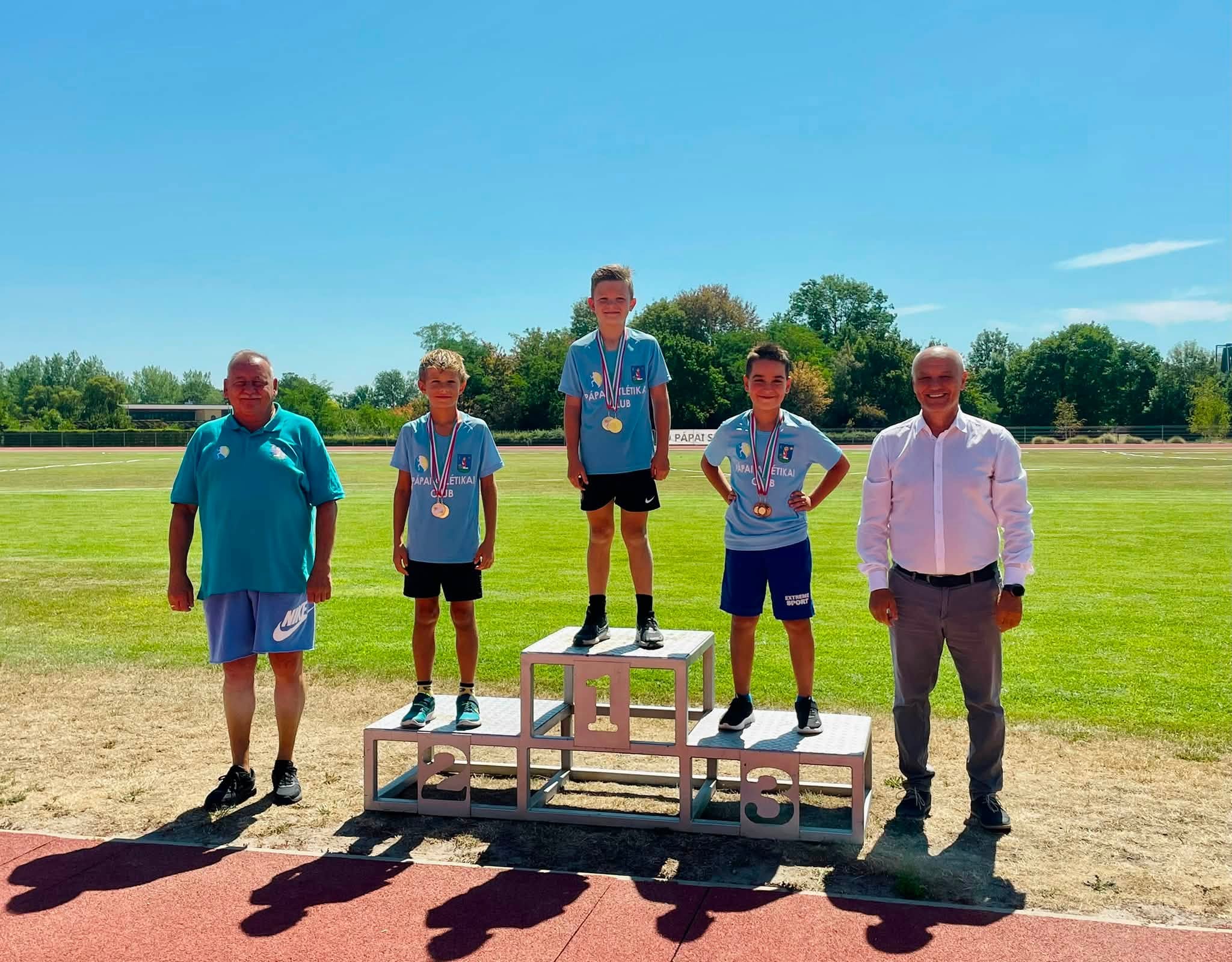 2026.08.15 VIII. Kis Károly emlékverseny versenyszámok eredményei és dobogós képei -Pápai Atlétikai Club-dobogo-6