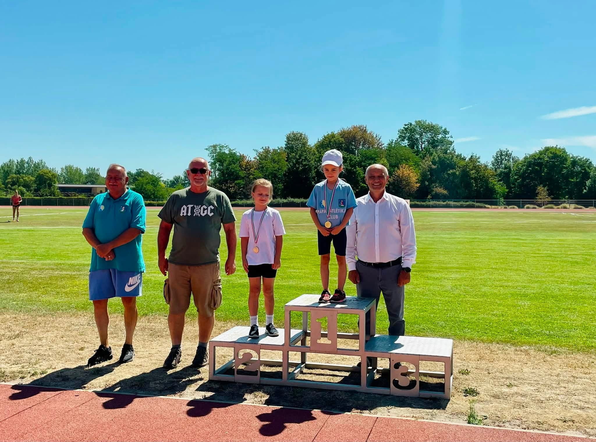 2026.08.15 VIII. Kis Károly emlékverseny versenyszámok eredményei és dobogós képei -Pápai Atlétikai Club-dobogo-9