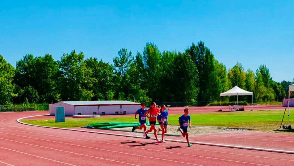 2026.08.15 VIII. Kis Károly emlékverseny versenyszámok eredményei és dobogós képei -Pápai Atlétikai Club-p
